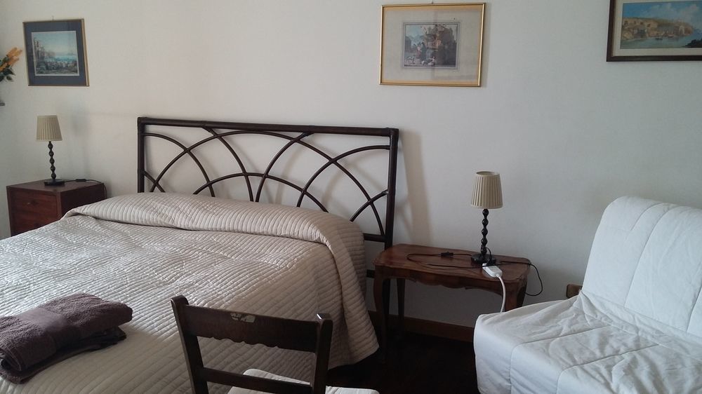 Napolicentro Mare - Sea View Rooms & Suites ภายนอก รูปภาพ