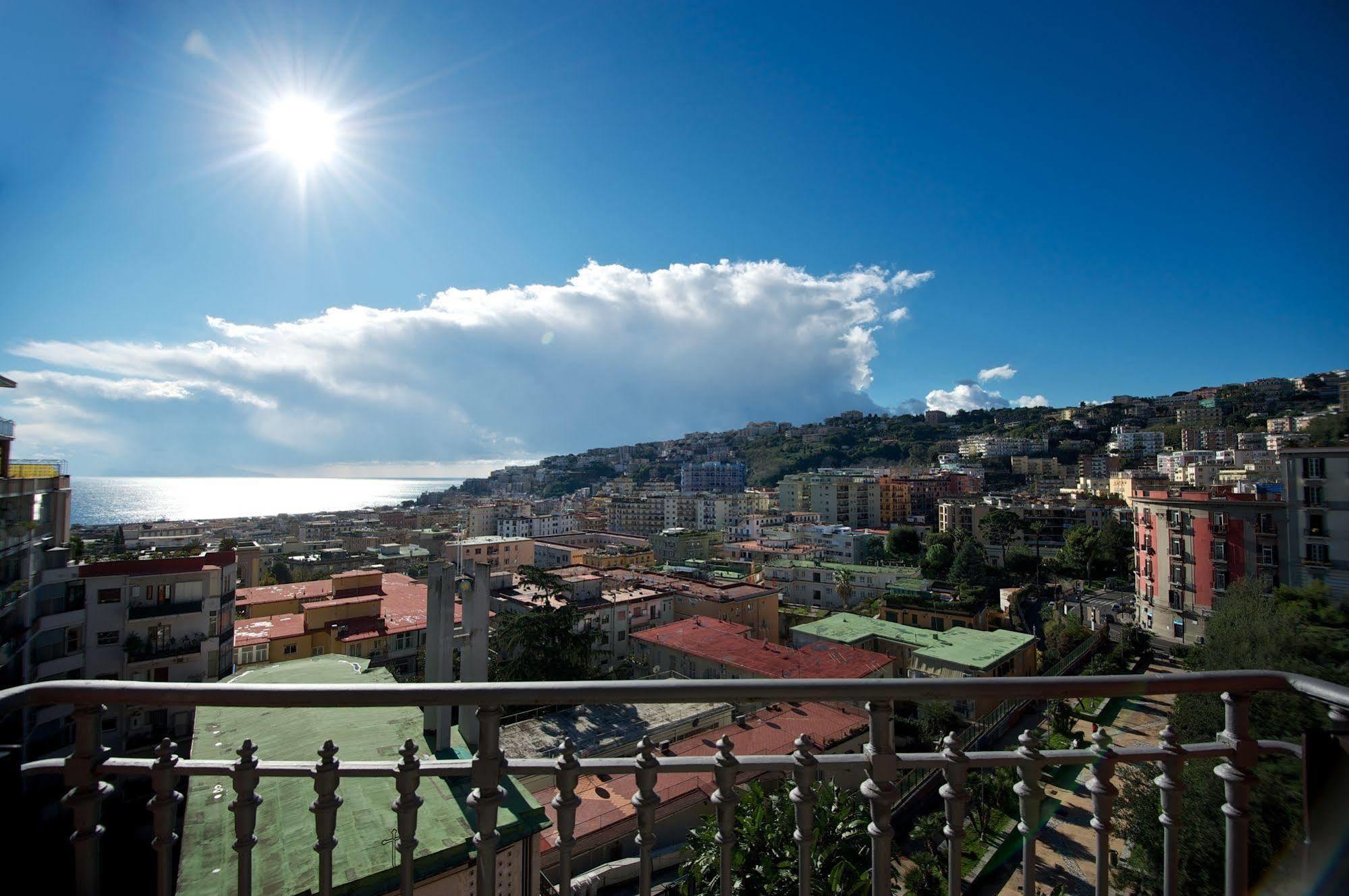 Napolicentro Mare - Sea View Rooms & Suites ภายนอก รูปภาพ