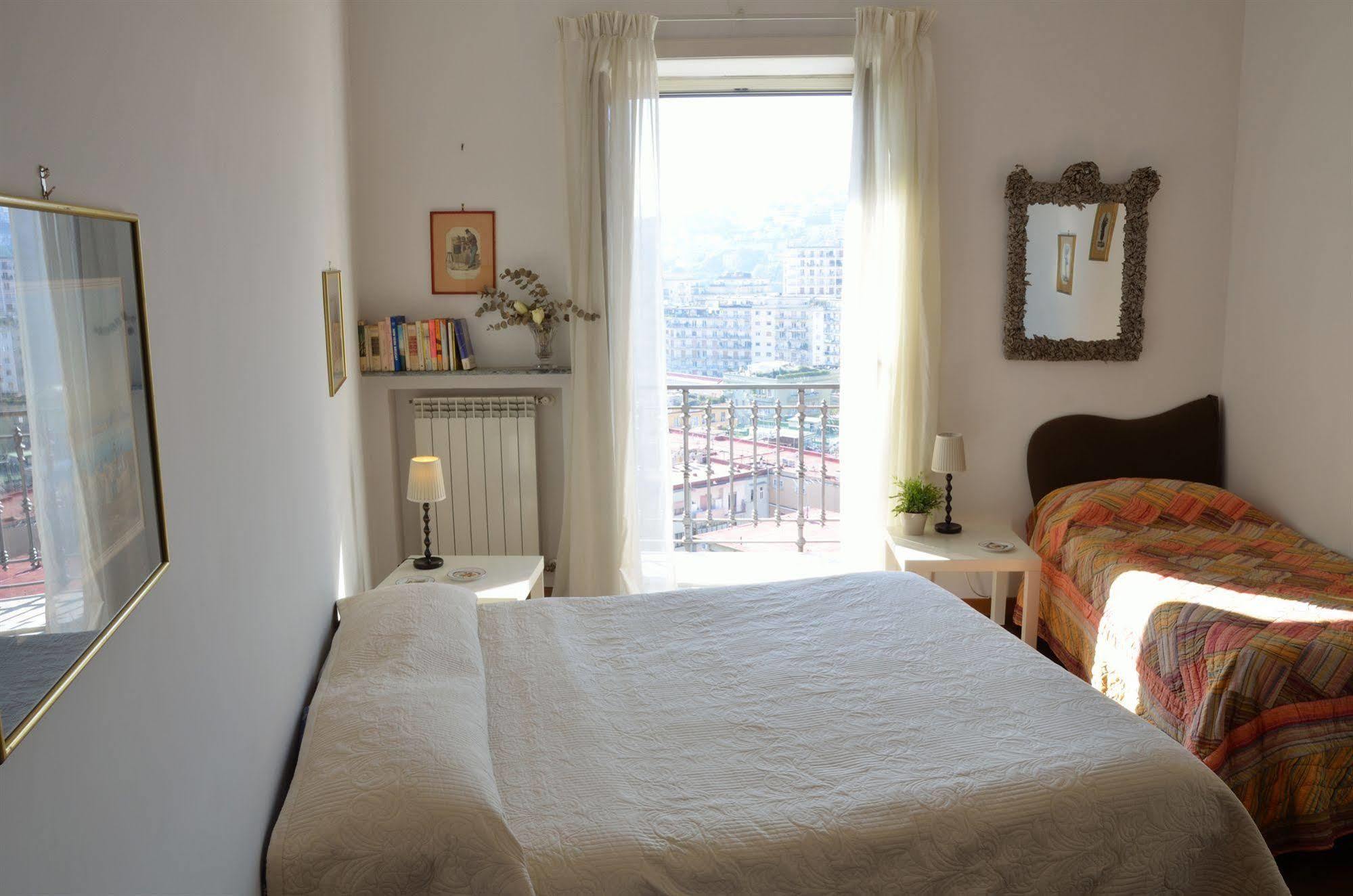 Napolicentro Mare - Sea View Rooms & Suites ภายนอก รูปภาพ