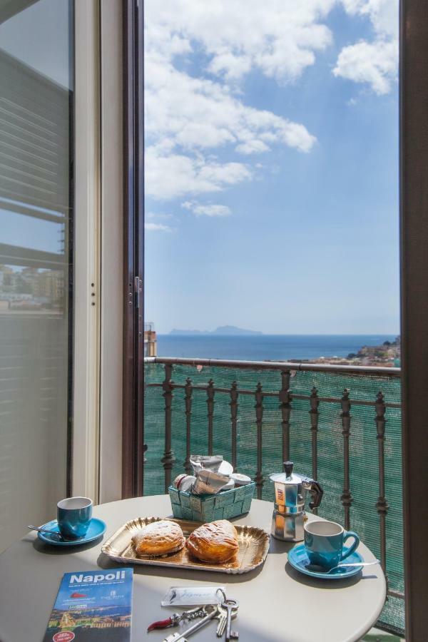 Napolicentro Mare - Sea View Rooms & Suites ภายนอก รูปภาพ