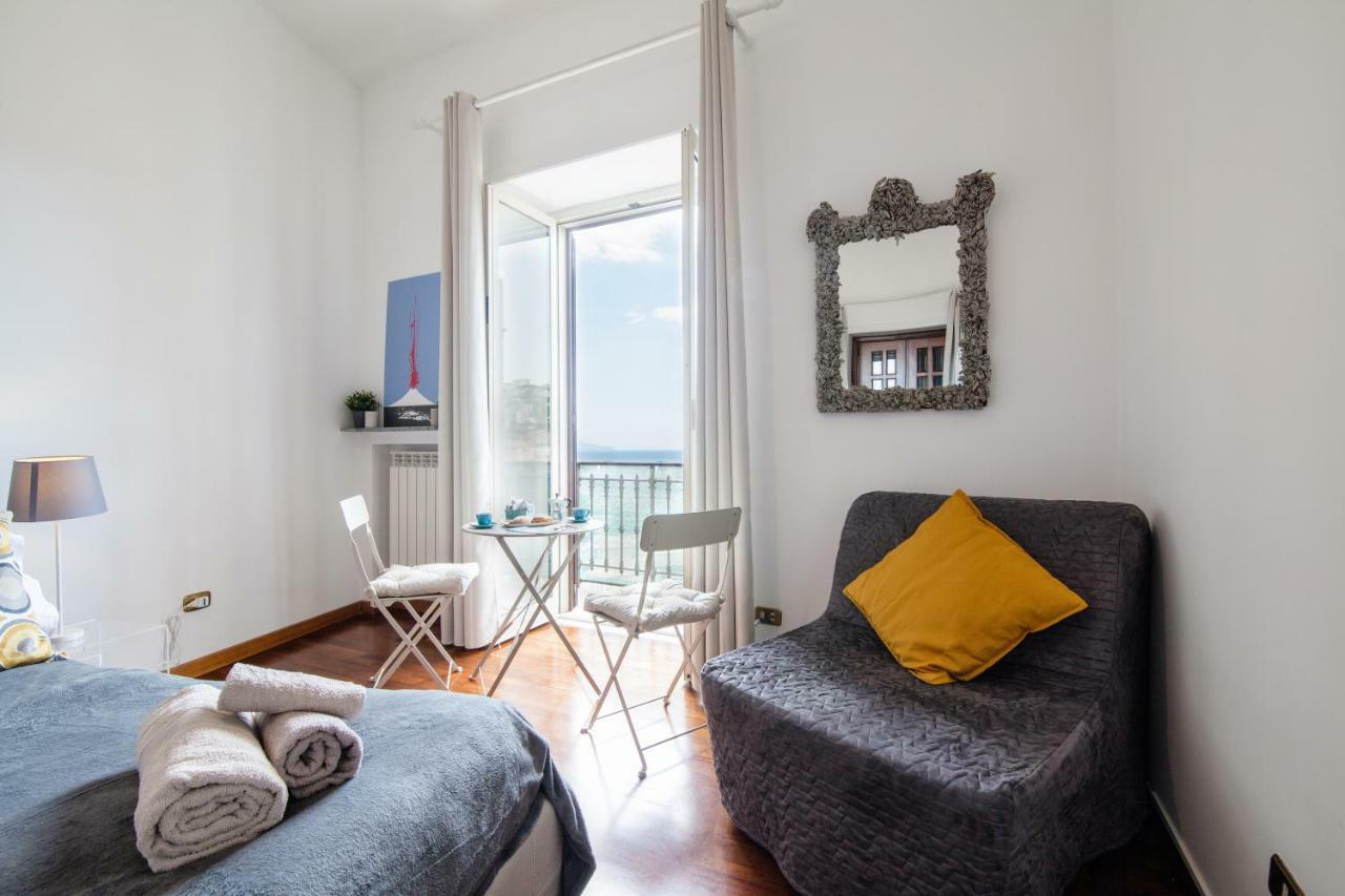 Napolicentro Mare - Sea View Rooms & Suites ภายนอก รูปภาพ