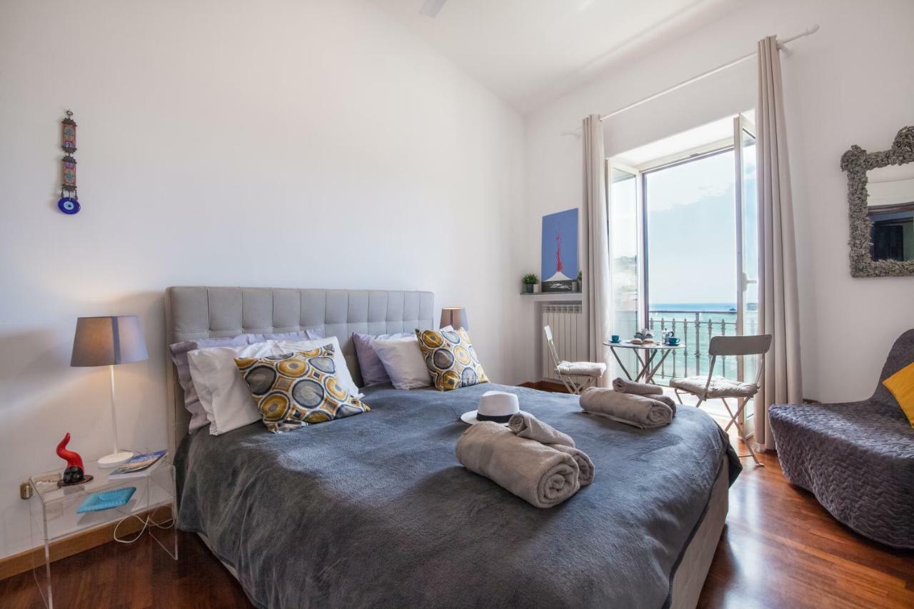 Napolicentro Mare - Sea View Rooms & Suites ภายนอก รูปภาพ