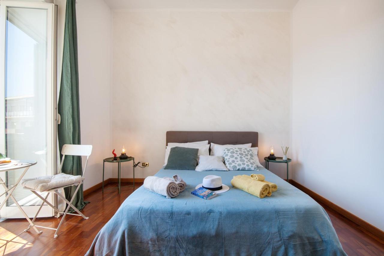 Napolicentro Mare - Sea View Rooms & Suites ภายนอก รูปภาพ